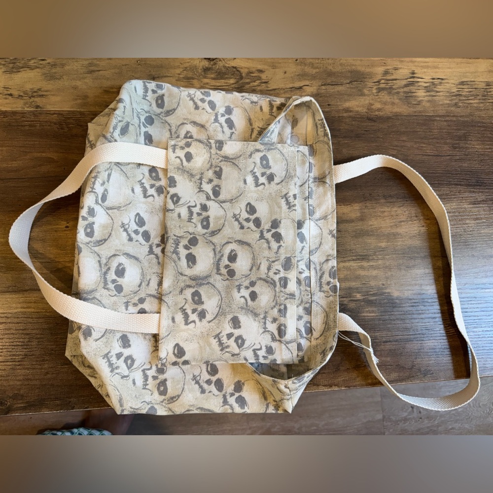 Skull Print Tote Bag - Cream and Gray